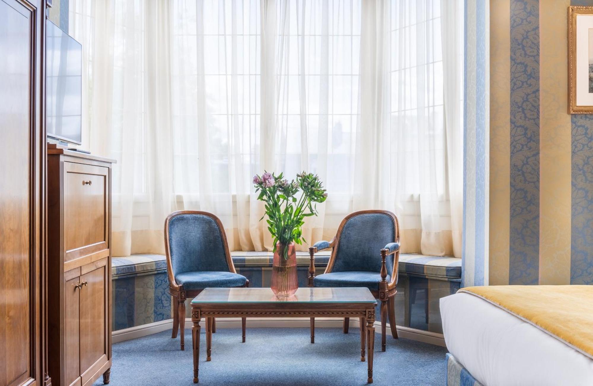 Grand Hotel Des Templiers, Piscine & Spa Reims Room photo
