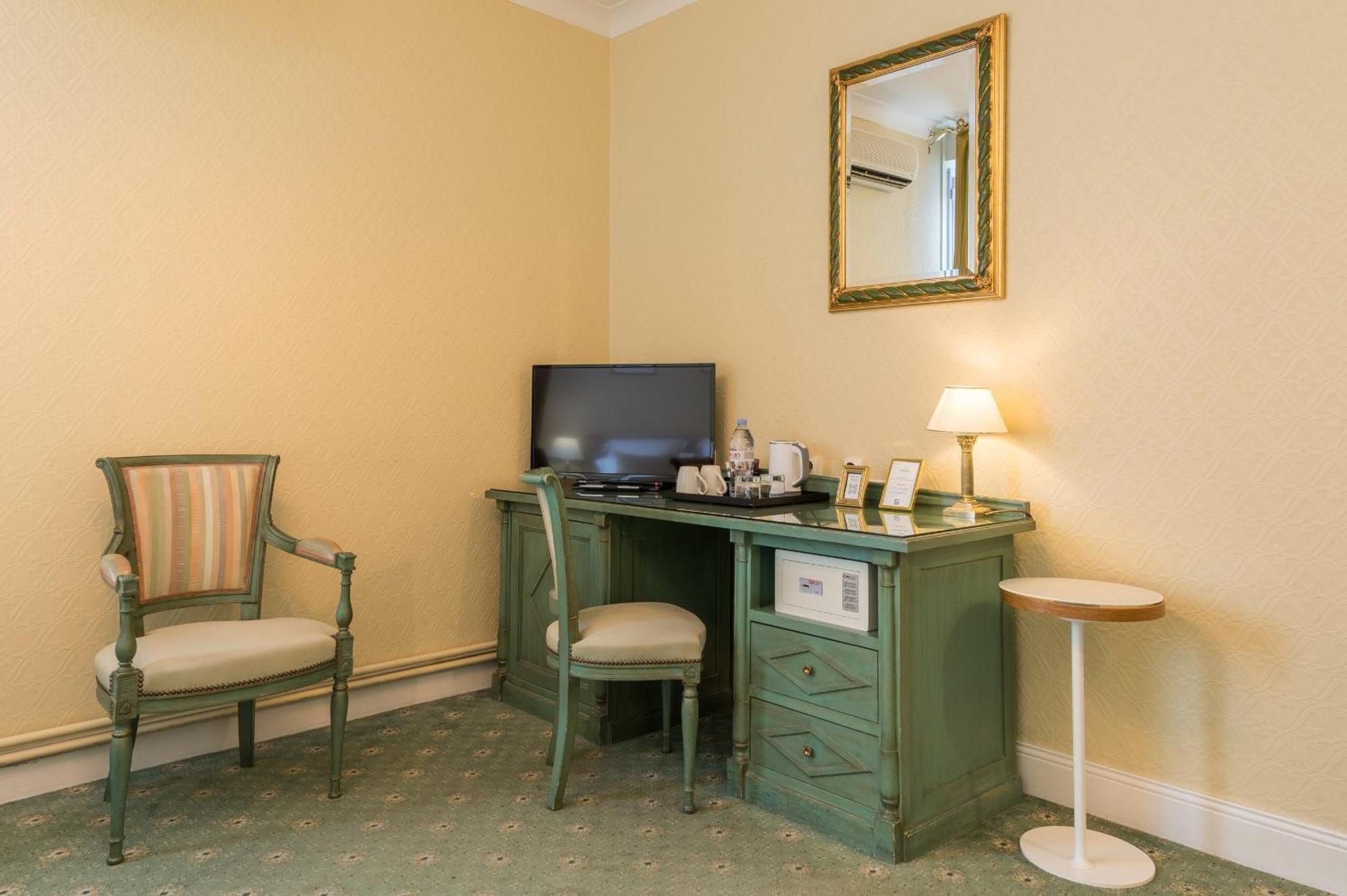 Grand Hotel Des Templiers, Piscine & Spa Reims Room photo