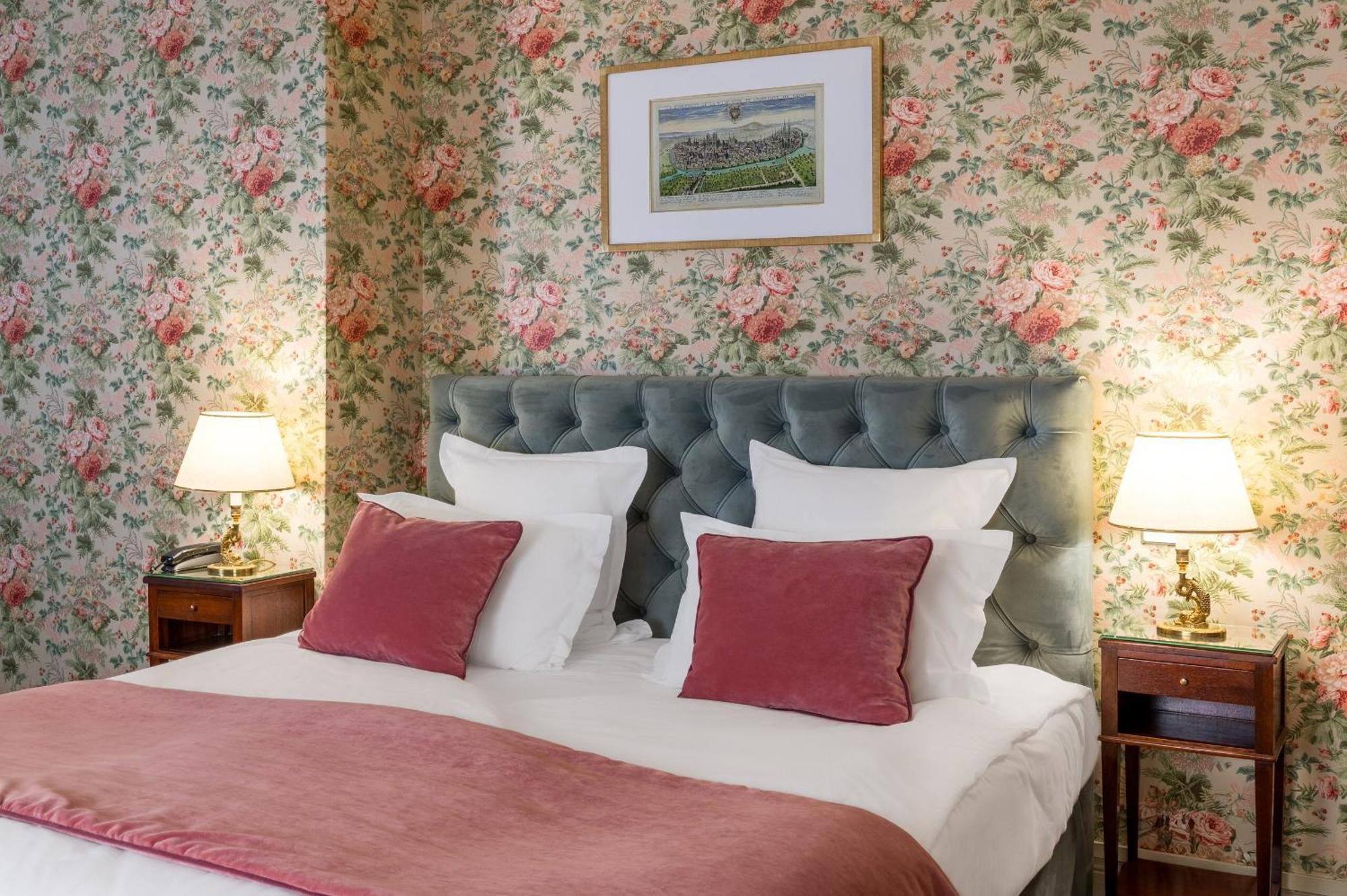 Grand Hotel Des Templiers, Piscine & Spa Reims Room photo