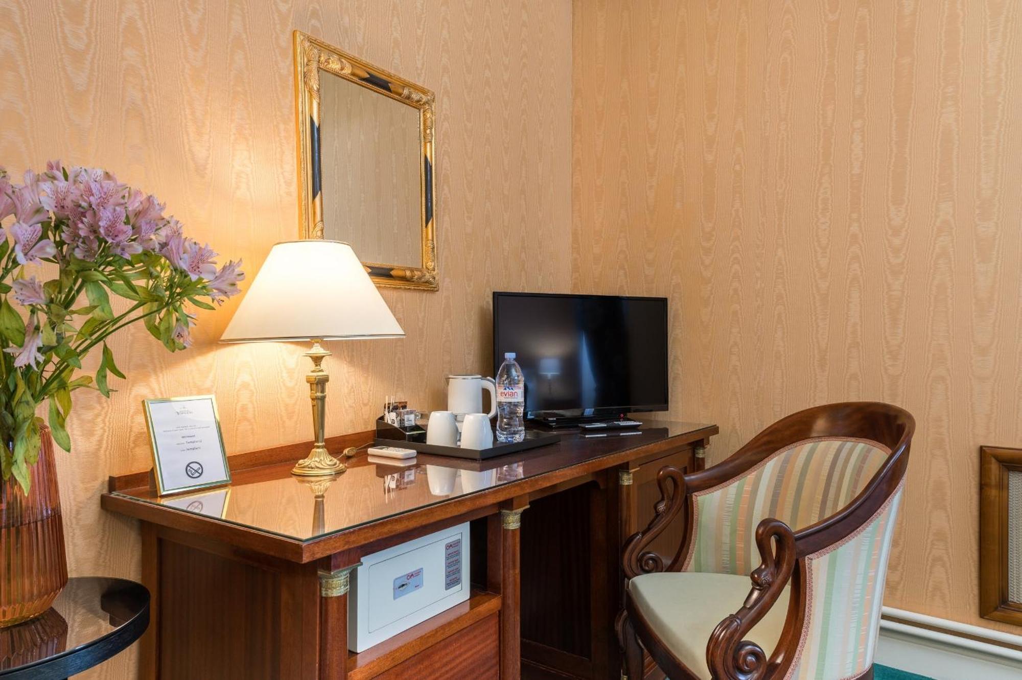 Grand Hotel Des Templiers, Piscine & Spa Reims Room photo