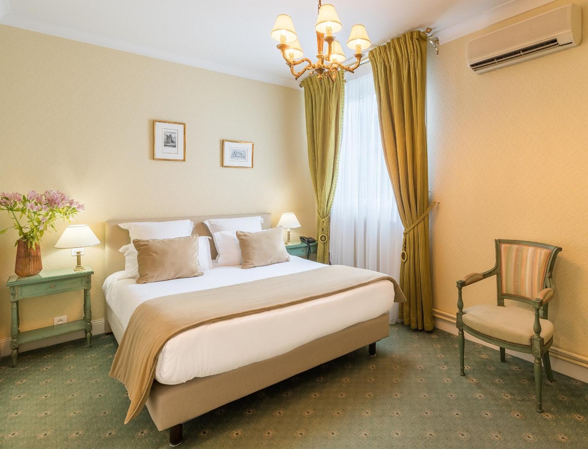 Grand Hotel Des Templiers, Piscine & Spa Reims Room photo