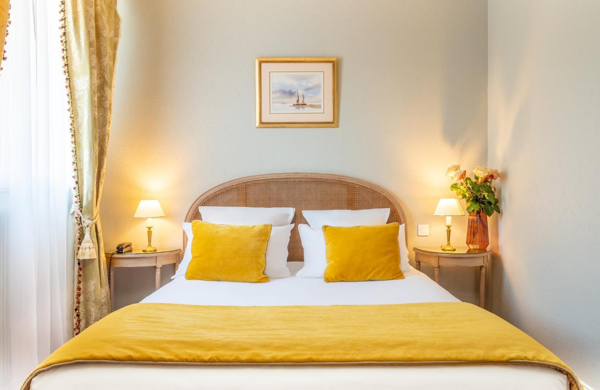 Grand Hotel Des Templiers, Piscine & Spa Reims Room photo