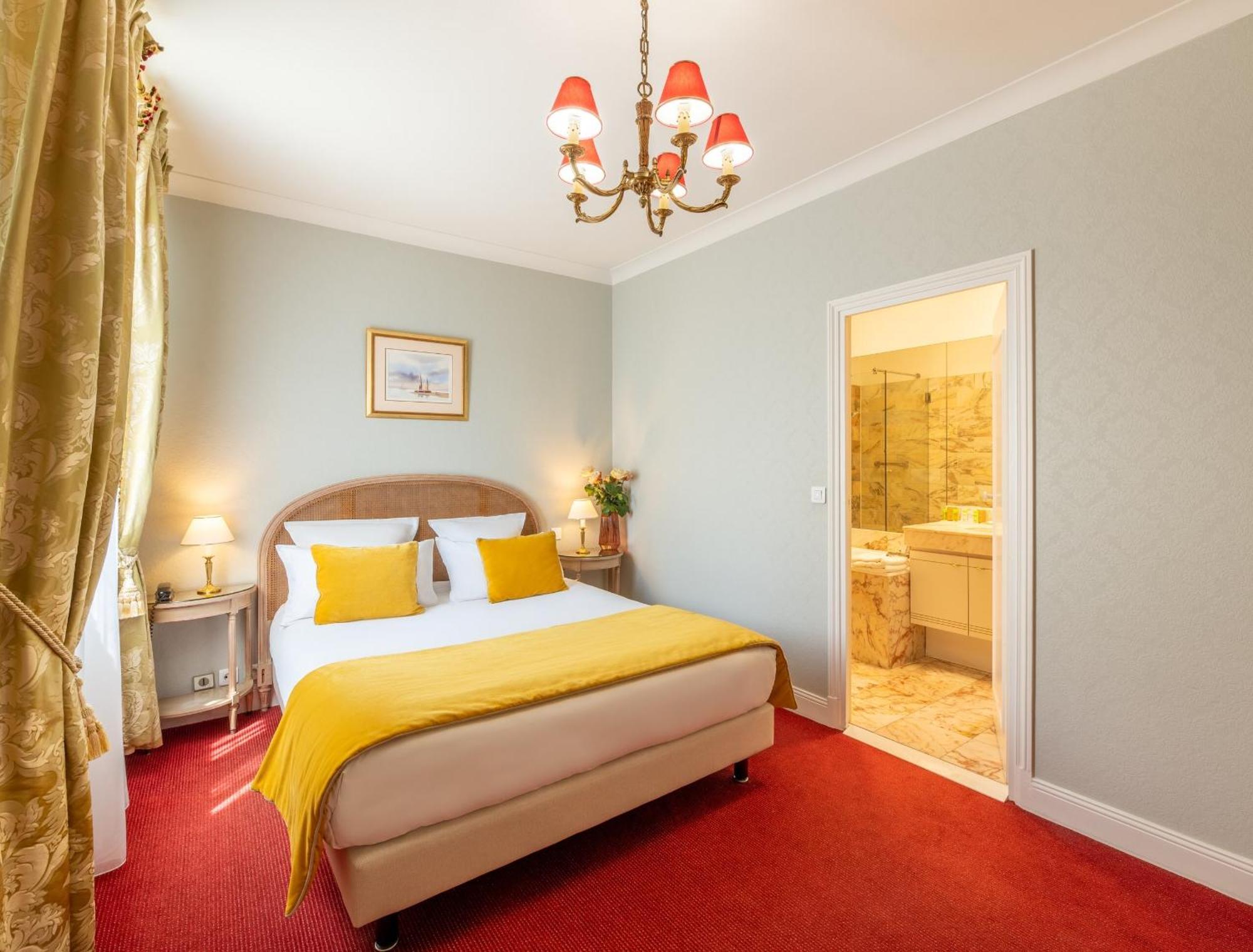 Grand Hotel Des Templiers, Piscine & Spa Reims Room photo