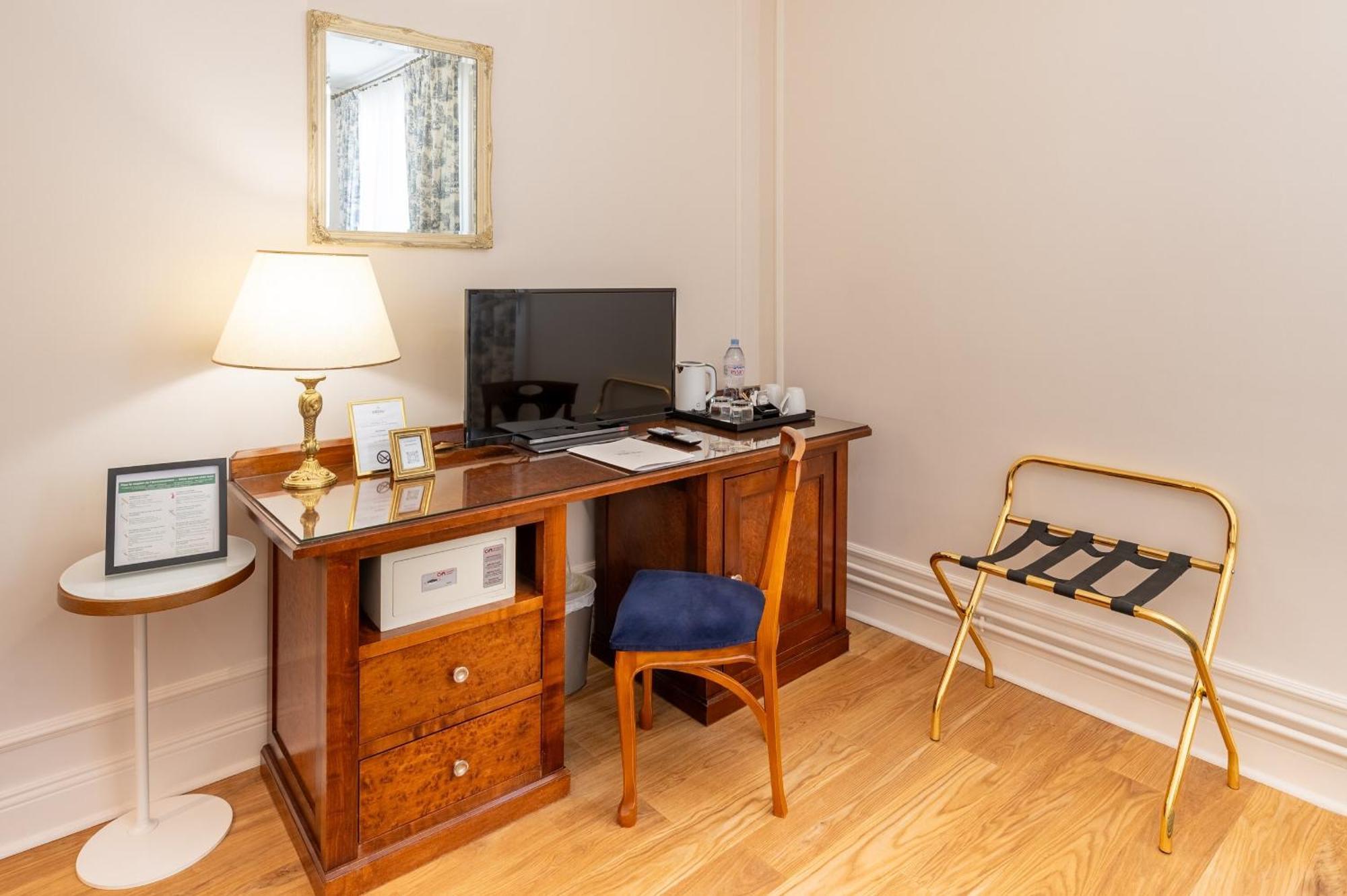 Grand Hotel Des Templiers, Piscine & Spa Reims Room photo